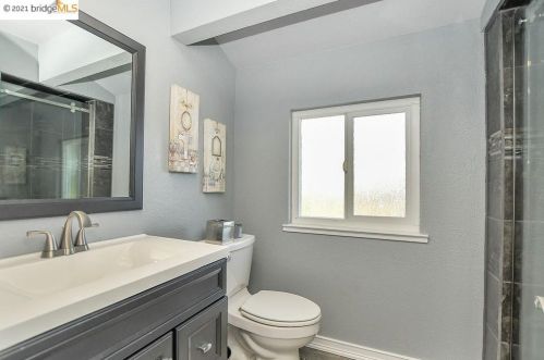 1180 Ridgemont Pl, Concord CA 94521-4831 exterior