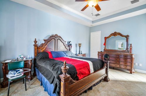 386 Dalton Cir, Fort Pierce FL 34953-5850 exterior