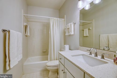 1613 Maddux Ln, Mc Lean VA 22101-3200 exterior