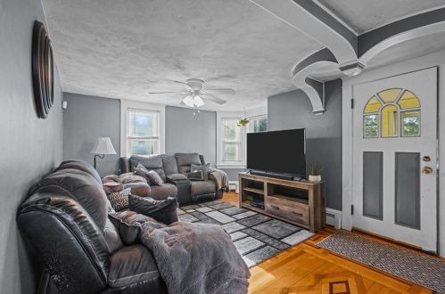 136 Tiogue Ave, Coventry RI 02816-5580 exterior