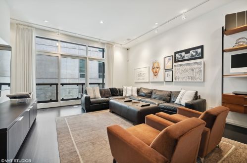 1009 Dearborn St, Chicago IL  60610-2803 exterior