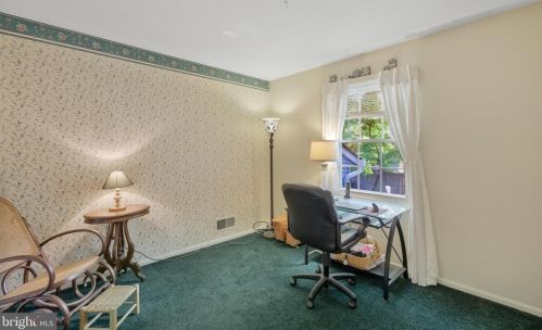 2105 Rampart Dr, Alexandria VA 22308-1537 exterior