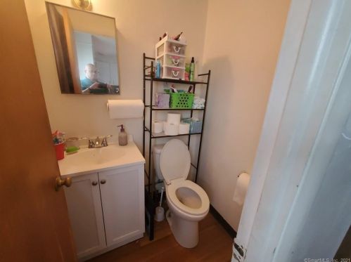 9 Joel Dr, Ellington CT 06029-2612 exterior