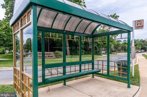 1560 Bruton Ct, Mc Lean VA 22101-4301 exterior