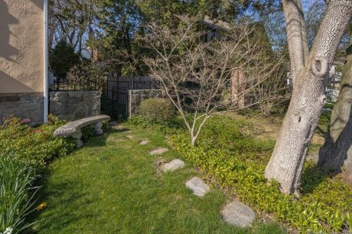 23 Buckingham Pl, Norwalk CT 06851-5004 exterior