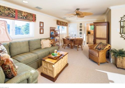 990 Admiralty Parade, Naples FL 34102-7873 exterior