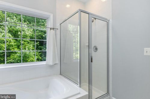 7585 Great Swan Ct, Alexandria VA 22306-2275 exterior