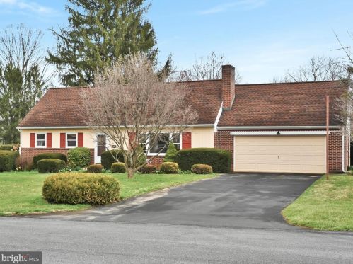 1925 Bloomingdale Ave, Lancaster, PA 17601-3807