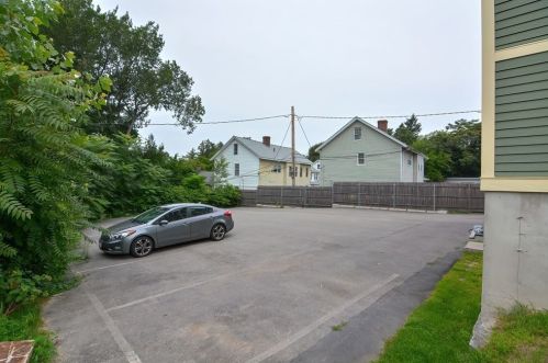 32 Burncoat St, Worcester MA 01605-1814 exterior