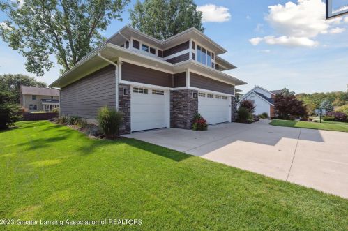 1519 Stauffer Ln, Dewitt, MI 48820-8735