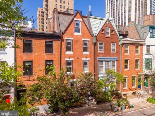 2109 Locust St, Philadelphia PA 19103-4802 exterior