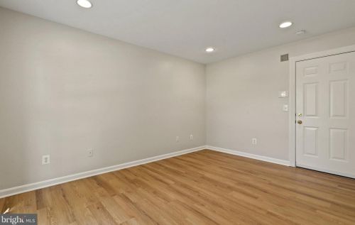 3805 Eisenhower Ave, Alexandria VA 22304-6427 exterior