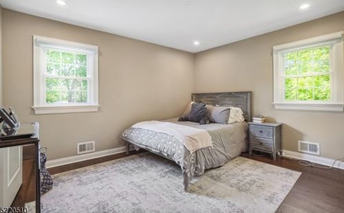 990 Chimney Ridge Dr, Springfield NJ  07081-3702 exterior