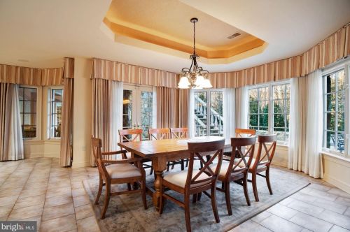 896 Alvermar Rdg Dr, Mc Lean VA 22102-1439 exterior