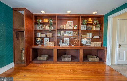 120 Chestnut Hill Ave, Philadelphia PA 19118-2715 exterior