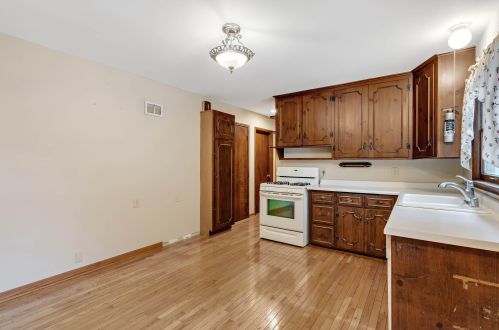 525 103, Milwaukee WI 53226-4315 exterior