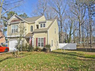 613 Crossland Dr, Chesapeake, VA 23320-3133