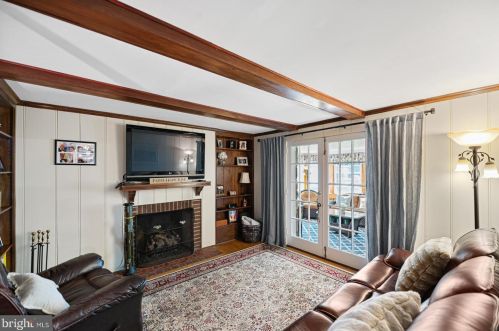 5 Lexington Ave, Pittsburgh PA 15215-3218 exterior