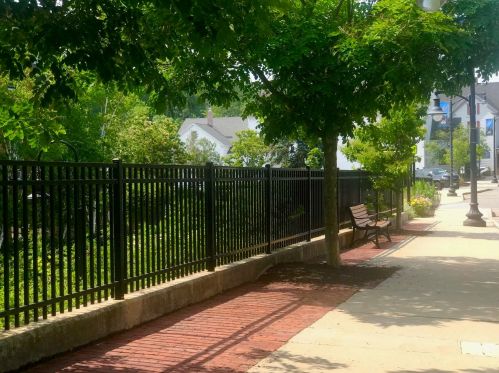 125 Main St, Newmarket NH 03857-1600 exterior