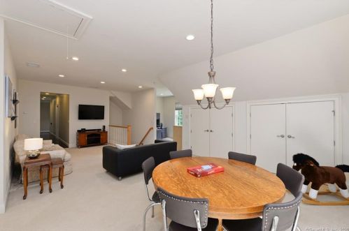 101 Somersby, Farmington CT 06032-2756 exterior