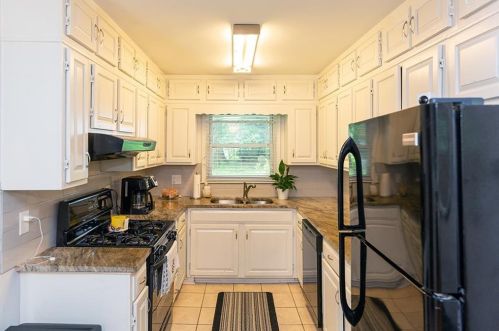 2467 Elmwood Cir, Atlanta GA  30339-8907 exterior