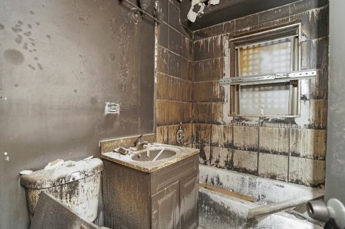 7413 King Dr, Chicago IL 60653-4145 exterior