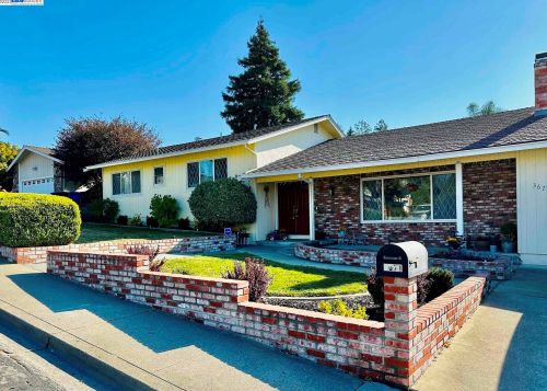 3671 Sanford St, Concord CA  94520-1356 exterior