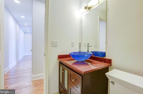 676 4th St, Washington DC  20002-4956 exterior