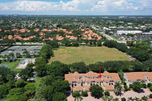 8390 Excalibur Cir, Naples FL 34108-7723 exterior