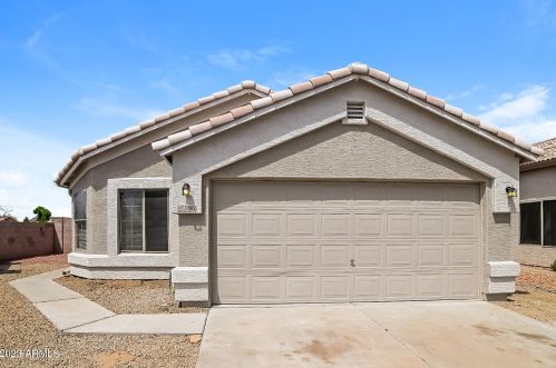 21802 33rd Ave, Phoenix AZ  85027-1679 exterior