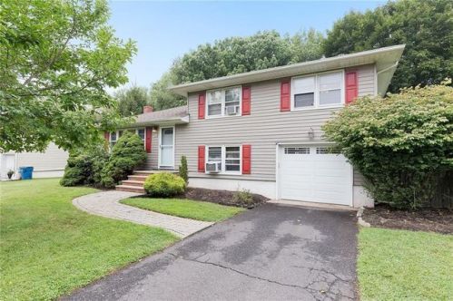 22 Maplehurst Ln, Piscataway NJ  08854-3502 exterior
