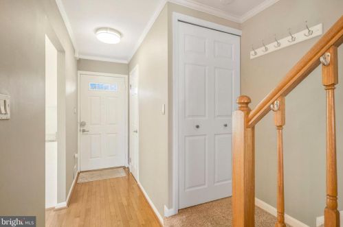 6520 Brick Hearth Ct, Alexandria VA  22306-3313 exterior