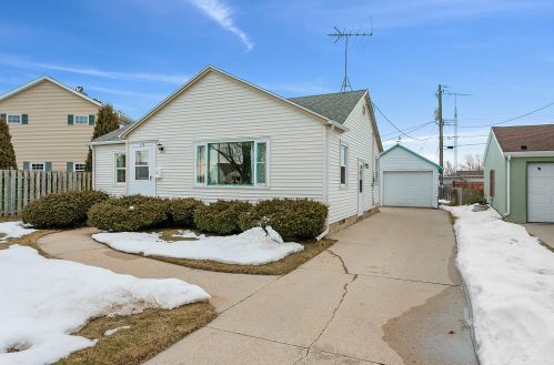 413 31 St, Manitowoc WI 54220-3609 exterior