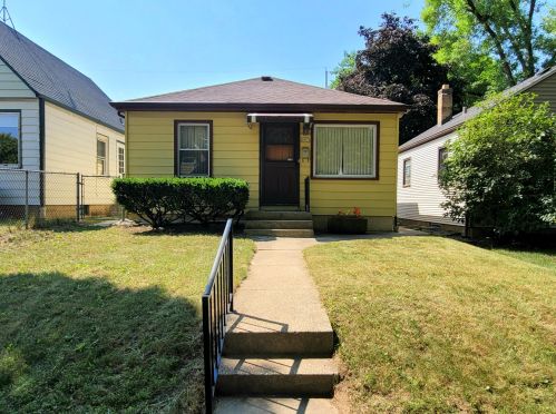 907 Holt Ave, Milwaukee, WI 53215-5123