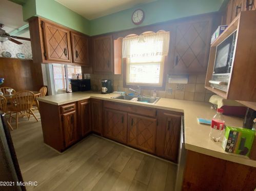 5454 Londonderry Dr, Grand Rapids MI 49508-6325 exterior