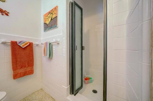 825 Riv Dr, Tampa FL 33617-7864 exterior