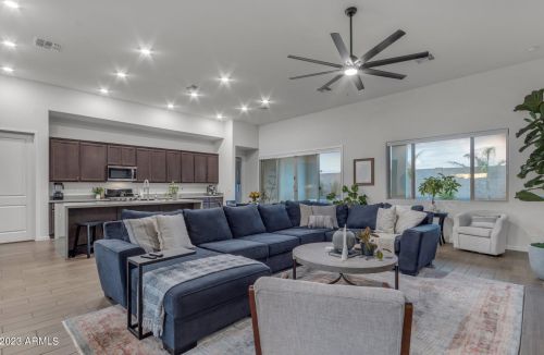 8513 22 Dr, Phoenix AZ 85041-7712 exterior