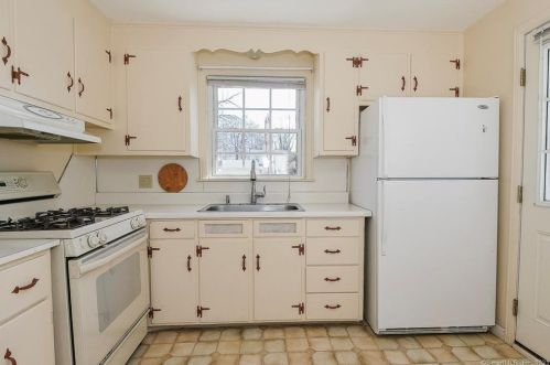 103 White St, Manchester CT 06042-3127 exterior