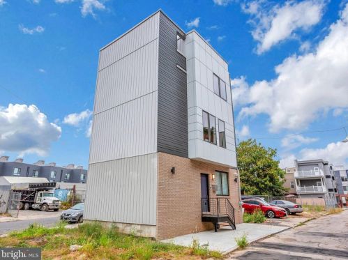 1840 Leithgow St, Philadelphia, PA 19122-2204