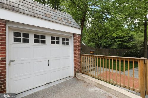 7426 Piney Branch Rd, Silver Spring MD 20901-4352 exterior