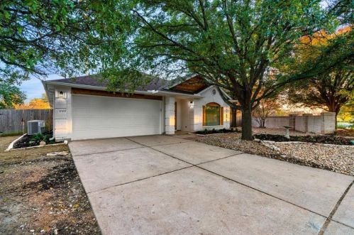 4300 Bremner Dr, Austin TX  78749-3641 exterior