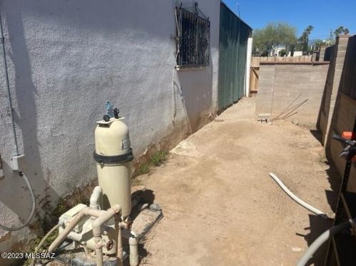 801 Camino Seco, Tucson AZ 85710-1707 exterior