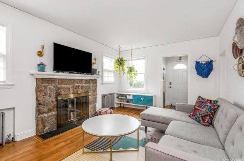 108 Fenimore St, Valley Stream NY 11580-3407 exterior