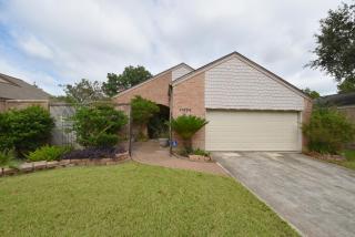 11634 Southlake Dr, Houston TX  77077-6704 exterior