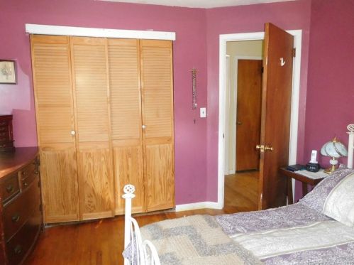 20 Trinity Dr, Enfield CT 06082-5520 exterior