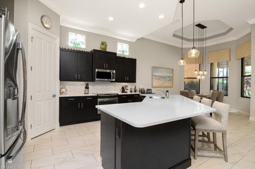 7403 Lantana Cir, Naples FL 34119-9704 exterior