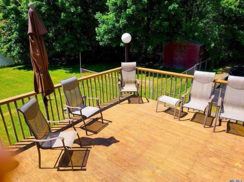 313 Plymouth St, Huntington Station NY exterior