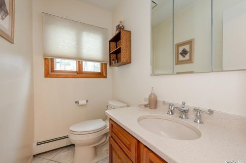 22 Long Acre Ln, Huntington Station NY 11746-7926 exterior