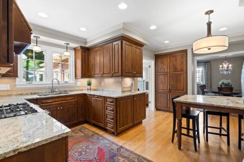 523 Carlisle Ave, Milwaukee WI 53217-4831 exterior