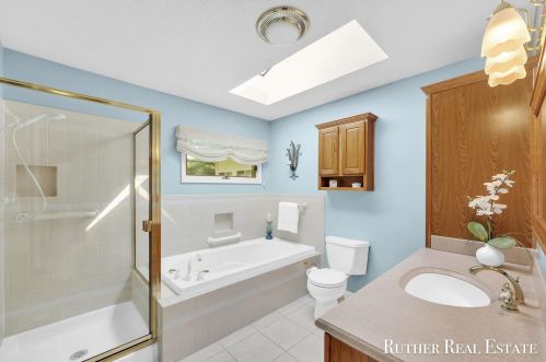 2112 Emens Dr, Meskegon MI 49444-4445 exterior